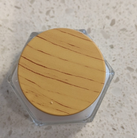 Trader Joe's Day Cream with Hyaluronic Acid, Manuka Honey and Ceramides - Picture 3 of 4